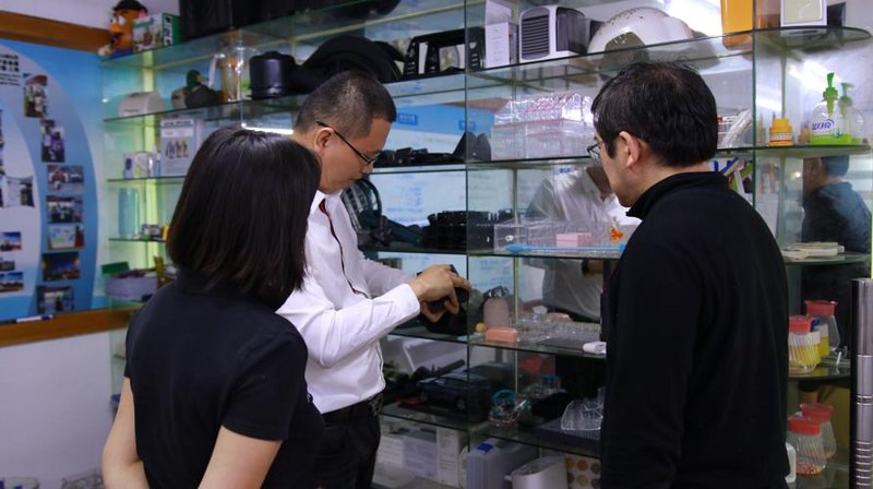 电子产品销售市场动态：科技之光如何照亮未来